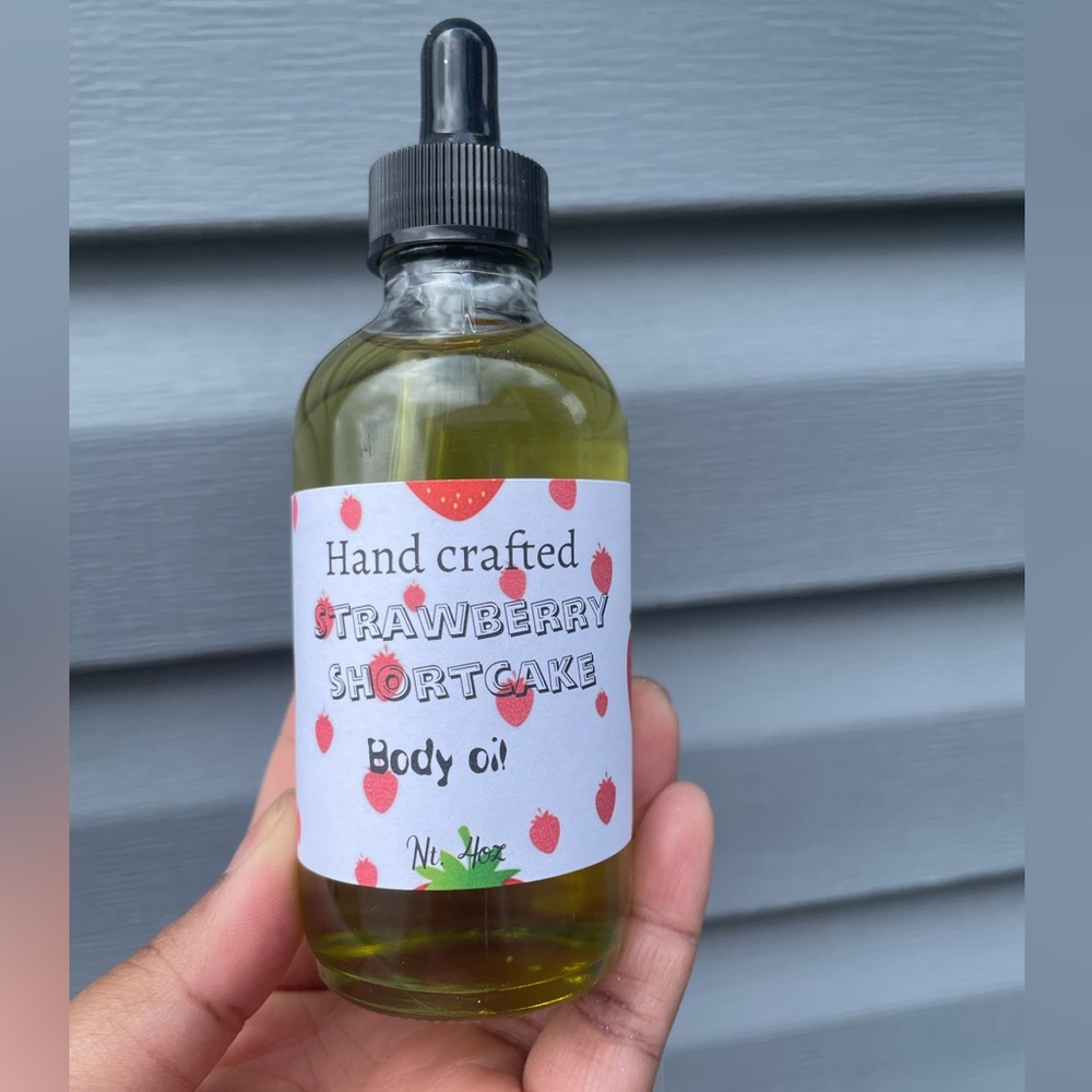 4oz Handcrafted Strawberry shortcake body oil